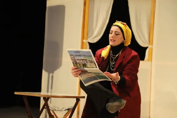 Gönen'de Tiyatro Heyecanı: "Tersine Dünya" Büyük İlgi Gördü