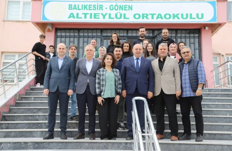 PALAZ GÖNEN'DE ÖĞRETMENLERİN GÜNÜNÜ KUTLADI